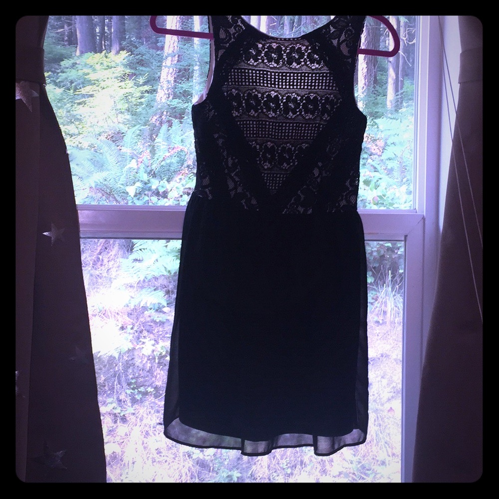 Black lace dress with white inside by Redwind